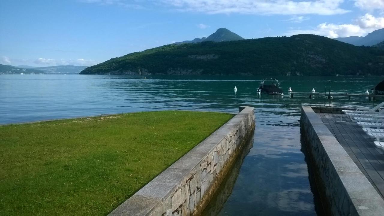 Au Bord Du Lac D'Annecy, Logement Type Loft, Dans Residence Avec Plage Et Ponton Privee Duingt Exterior photo